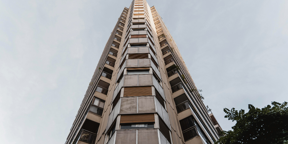 O que fazer quando um condômino reclama o tempo todo do barulho